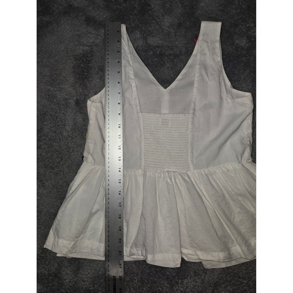 Crown & Ivy Floral Embroidered Peplum Top Sleeveless White XS Smocked Fairy - Picture 7 of 8